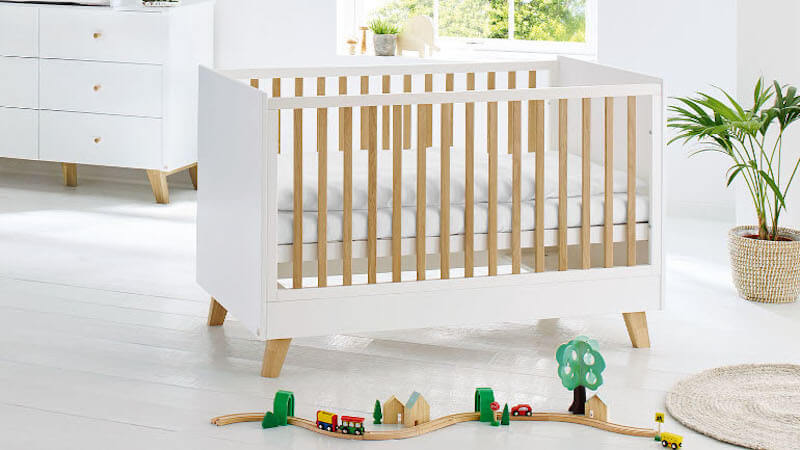 du mobilier de chambre d enfant berceau de la marque pinolino