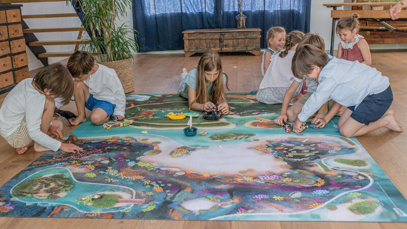 enfants sur un tapis de jeu carpeto