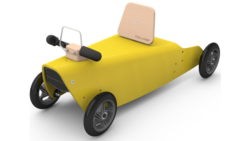 un porteur voiture pour bébé en bois de couleur jaune