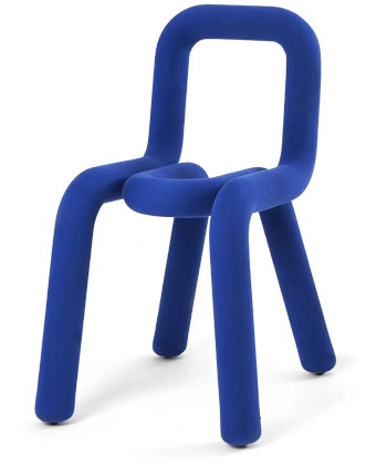 une chaise bold enfant bleue de la marque moustache