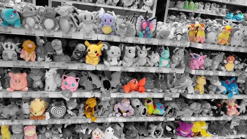 une vitrine de peluches pour bébé