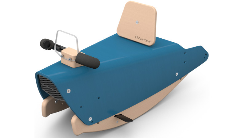 une voiture a bascule pour bébé en bois de couleur bleu foncé
